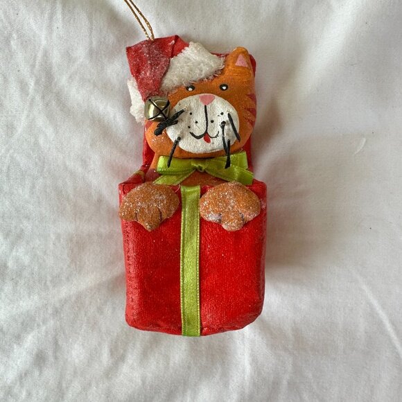 Christmas Cat Gift Ornament - Picture 3 of 12
